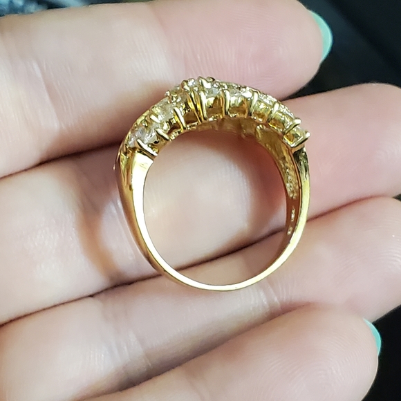 Large CZ ring size 9. In like new condition. Set in solid sterling silver with a - Picture 4 of 9